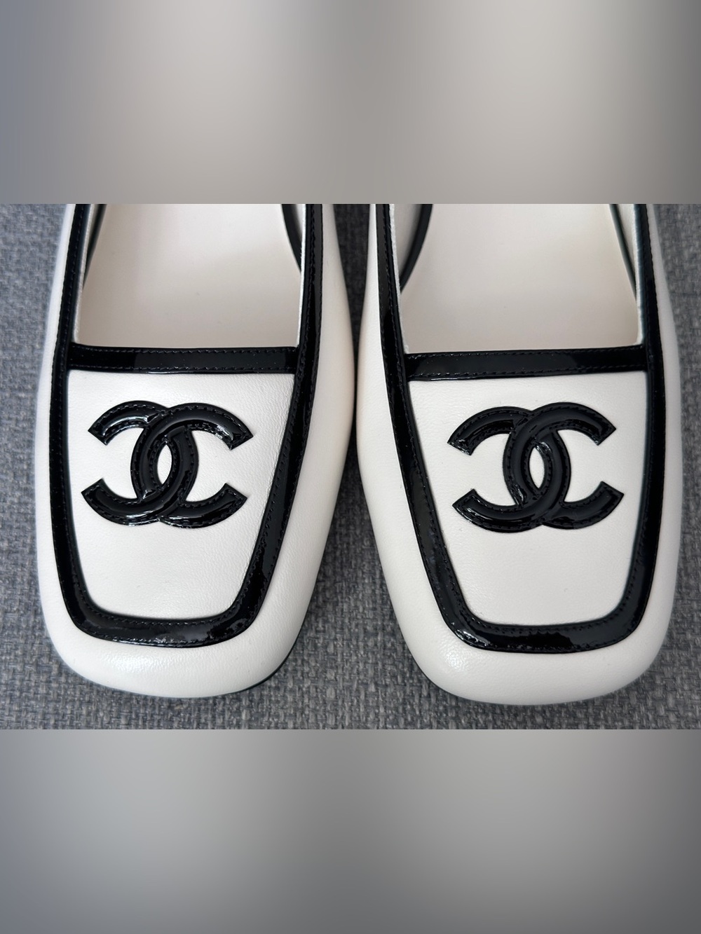 2026B CHANEL WHITE AND BLACK LEATHER SLINGBACKS SHOES with GOLD CC LOGO 38.5 - Picture 5 of 16